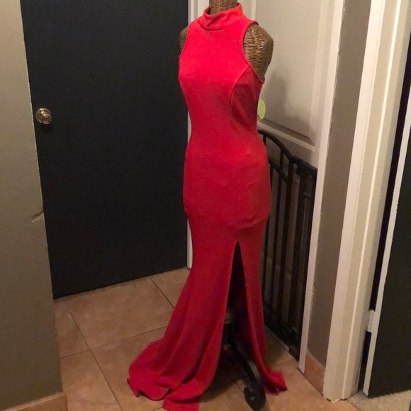 Sexy red gown - Picture 2 of 3